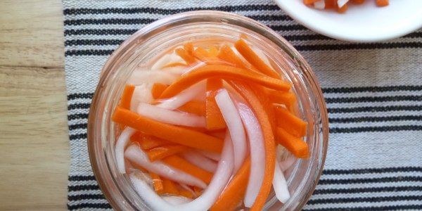 Vietnamese-Style Carrot and Daikon Radish Pickles (Banh Mi Pickles) 