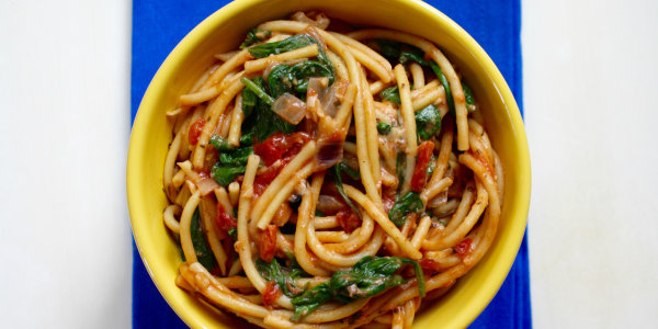 One-Pot Pasta With Spinach, Basil and Tomatoes
