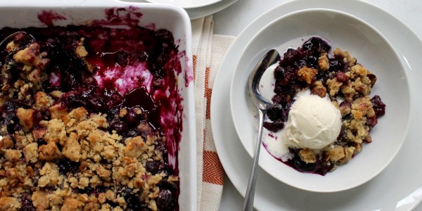 Easy 5-Ingredient Blueberry Crisp