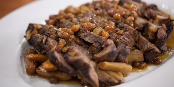 Braised Short Ribs with Vegetables and Golden Raisins