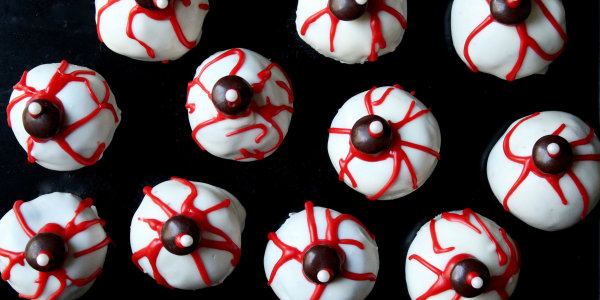 Halloween Cake Pop Eyeballs 