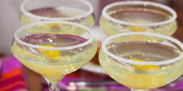 Sparkling Limoncello Cocktail (The Albertini Cocktail)