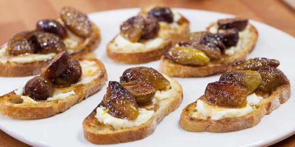 Ina Garten's Fig and Goat Cheese Bruschetta