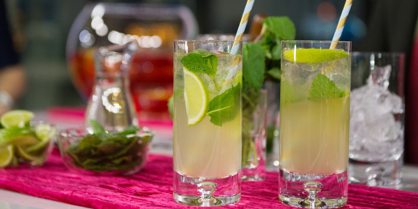 https://media-cldnry.s-nbcnews.com/image/upload/t_focal-600x300,f_auto,q_auto:best/newscms/2016_51/1183086/holiday-mojitos-today-161219-tease-01.jpg