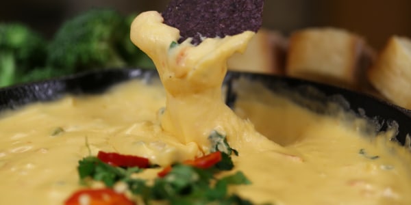 Easy Cheese Dip (Queso Dip)