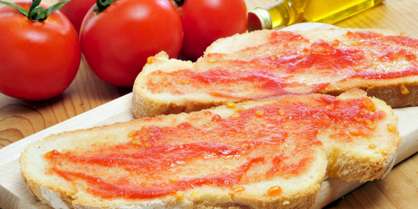 Pan con tomatoes