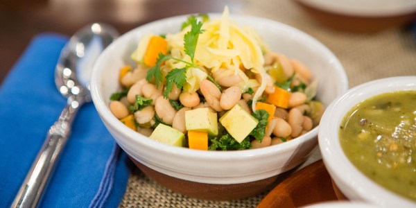 Slow cooker white beans and kale chili