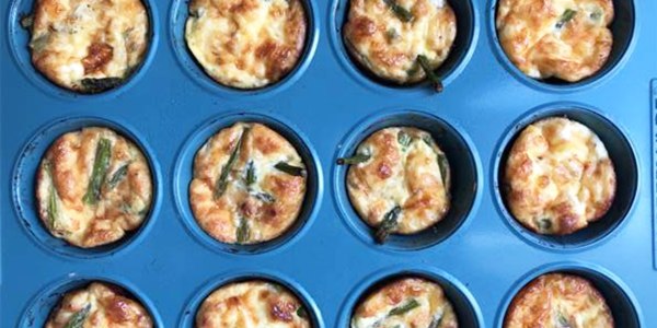 Mini frittatas with asparagus and cheddar cheese