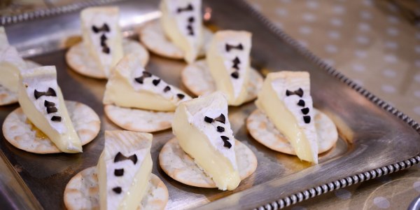 Easy Tuxedo Brie Cheese Bites