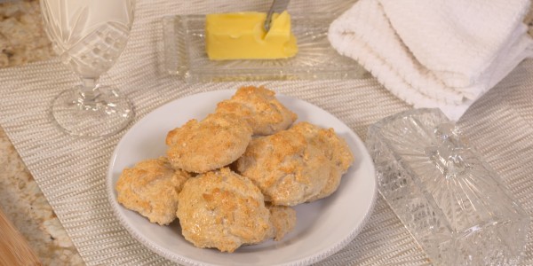 Sandra Lee's Easiest-Ever Buttermilk Biscuits 