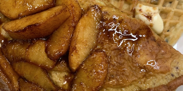 https://media-cldnry.s-nbcnews.com/image/upload/t_focal-600x300,f_auto,q_auto:best/newscms/2020_22/1574406/apple-cinnamon-omelet-today-060120-tease.jpeg