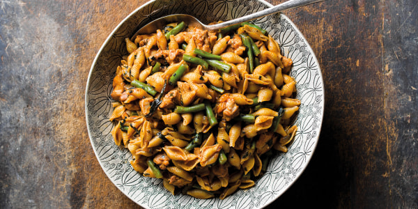 Harissa-Spiced Pasta with Chicken with Green Beans