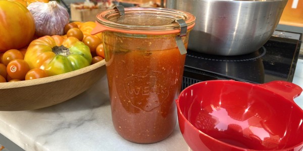 Fresh and Easy Tomato Basil Sauce