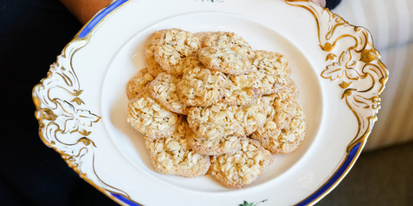 Crispy Gluten-Free Oatmeal Cookies