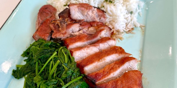 Char Siu (costetes de porc a la barbacoa dolces i enganxoses cantoneses)
