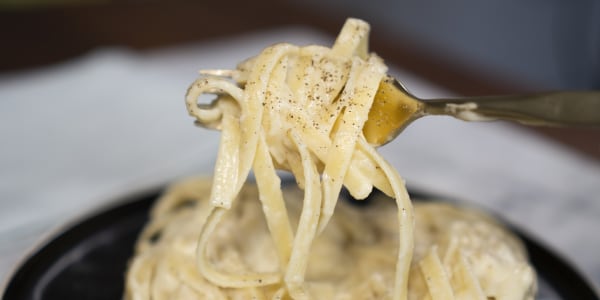  Vegan Fettuccine Alfredo with Creamy Cauliflower Sauce 