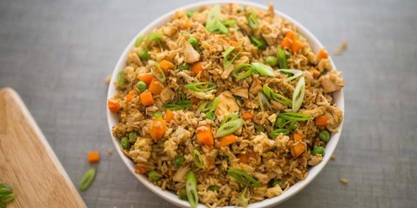 Pržena riža s piletinom na žaru