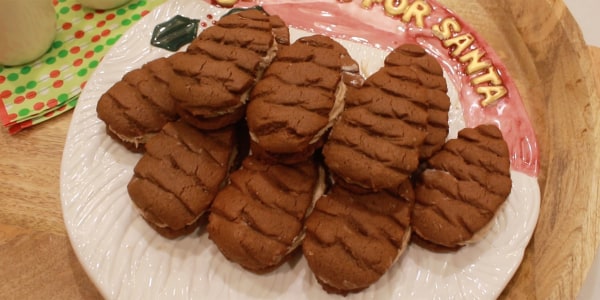 Pine Cone Gingerbread Cookie Sandwiches