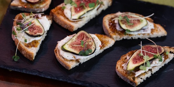 Ina Garten's Fig and Goat Cheese Toasts