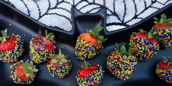 Spooky Chocolate-Covered Strawberries