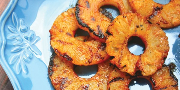 Grilled pineapple with barbecue sauce