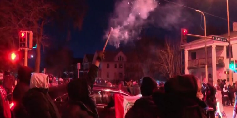 Trump receives golden hockey stick from Florida Panthers插图22