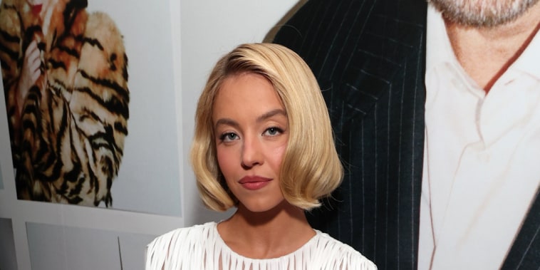 Sydney Sweeney faces backlash over bra stunt 29 Sydney Sweeney Thumb Vert owkwpo