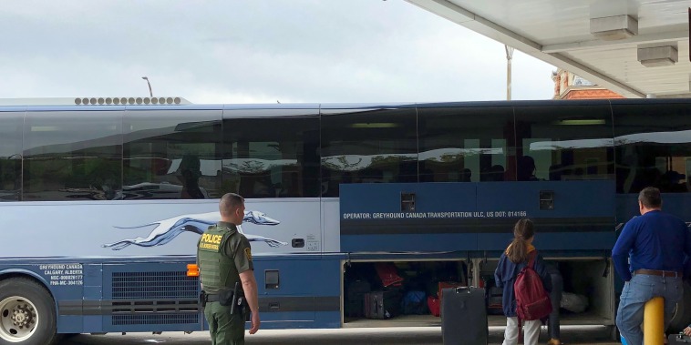 Image: Border patrol agent