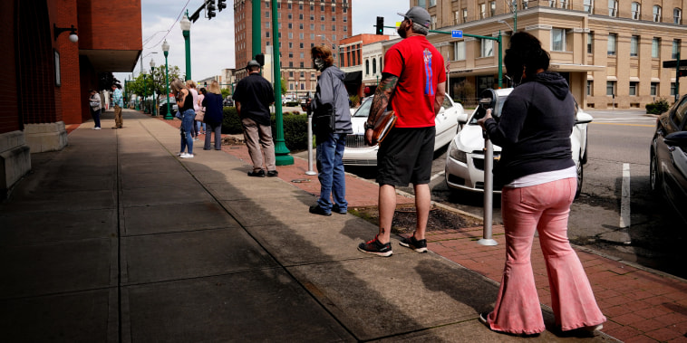 Image: People wait to file for unemployment at the Arkansas Workforce Center in Fort Smith on April 6, 2020.