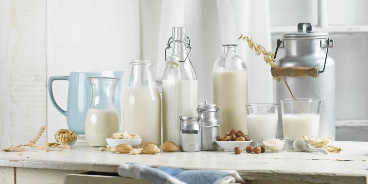 Vegan milk, Soy milk, almond milk, lactose-free, hazelnut milk, rice milk, oak milk