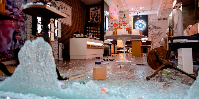 Image: Store looting