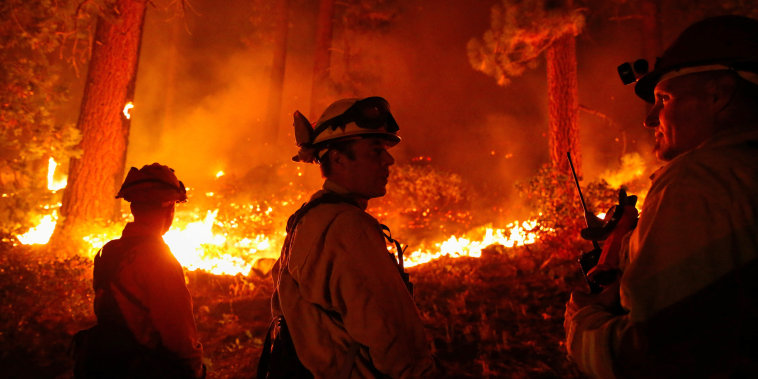 Image: The Caldor Fire threatens Tahoe