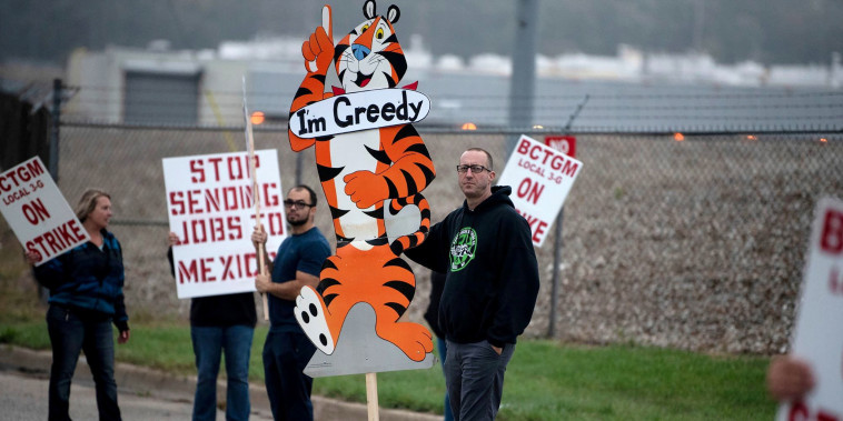 Image: First shift worker Travis Huffman joins other BCTGM Local 3G union members in a strike