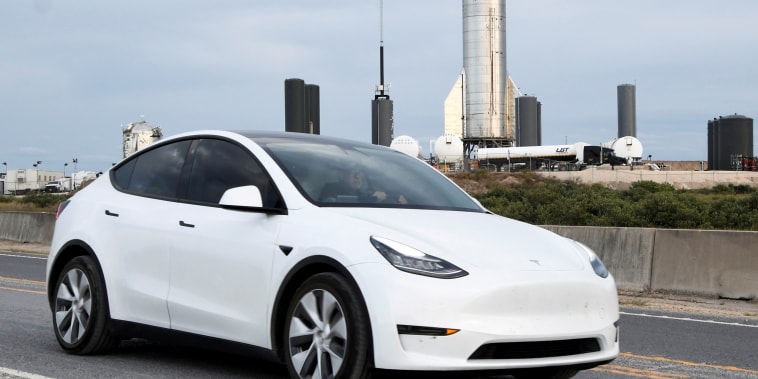 Image: Arrival of SpaceX in the small Texas town of Boca Chica, in the days before a test launch of the company's new super heavy-lift Starship rocket