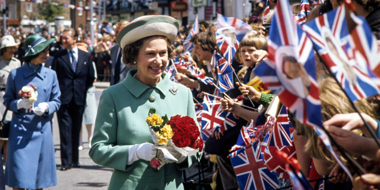Royalty - Queen Elizabeth II Silver Jubilee - Tour of Great Britain