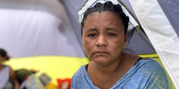 Honduran Yulissa Esquivel, 31, stranded in Mexico, said her main reason for emigrating is to be reunited with her daughter.