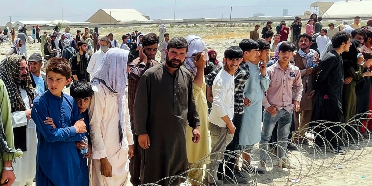 Image: Afghans at Kabul airport