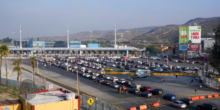 Vehículos en el puerto de entrada de San Ysidro, tras la apertura de las fronteras de Estados Unidos el lunes 8 de noviembre de 2021.