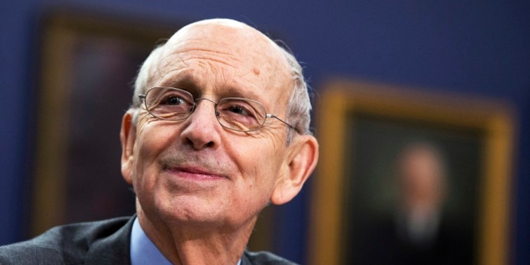 El juez de la Corte Suprema Stephen Breyer testifica en el Capitolio, el 21 de marzo de 2015.