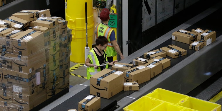 Paquetes en un almacén de Amazon en Sacramento, California, el 9 de febrero de 2018.