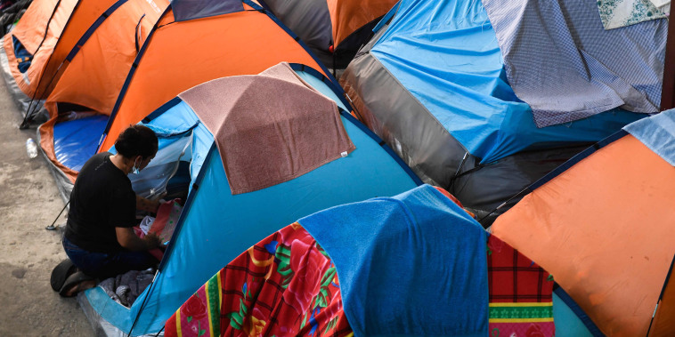 Image: Mexico border, tent camp