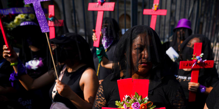 Una manifestación contra la violencia y los feminicidios en el Zócalo de Ciudad de México, el 18 de mayo de 2022.