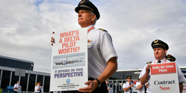 Delta Airlines pilots take part in an informational picket at Minneapolis-St. Paul International Airport on Thursday, Sept. 15, 2016.  The pilots want Delta management to conclude negotiations.  (Glen Stubbe/Star Tribune via AP)