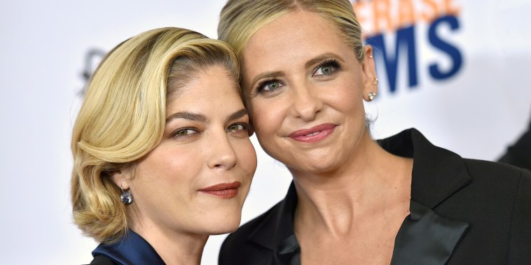 BEVERLY HILLS, CALIFORNIA - MAY 10: Selma Blair and Sarah Michelle Gellar attend the 26th Annual Race to Erase MS Gala at The Beverly Hilton Hotel on May 10, 2019 in Beverly Hills, California. (Photo by Axelle/Bauer-Griffin/FilmMagic)