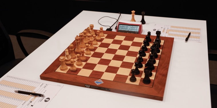 Un tablero de ajedrez preparado antes del inicio de un torneo en Madrid, el 18 de junio de 2022.