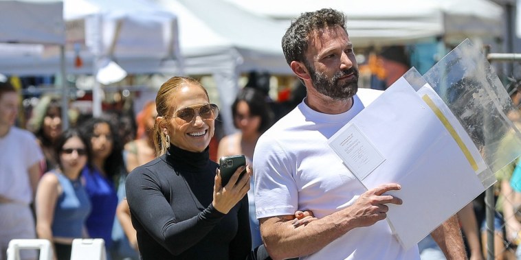 Jennifer Lopez y Ben Affleck asistieron a un mercado de pulgas de Los Ángeles.