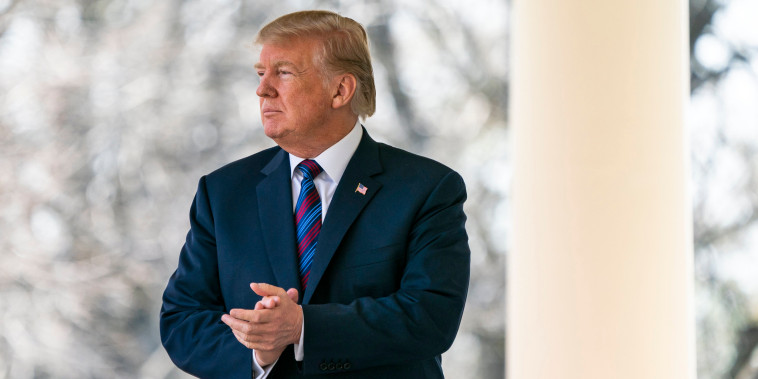 Image: Trump speaks about tax cuts in the Rose Garden