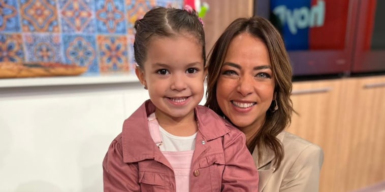 Adamari López y 'Baby Salomé' en 'hoyDía' el 5 de agosto de 2022.
