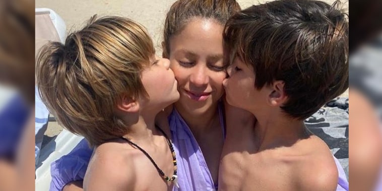 Shakira con sus hijos Sasha y Milan
