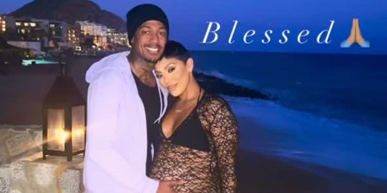 Cannon and De La Rosa pose for a photo on their babymoon.